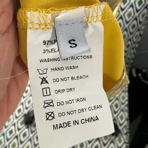 Gold fitted dress with elegant design and double straps.