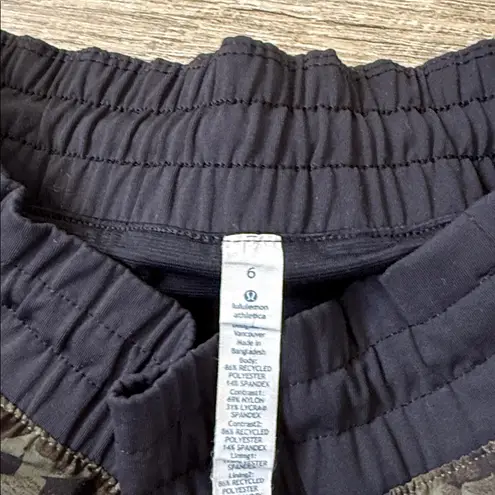Lululemon  Tracker Shorts Mystic Jungle Green Black Camo Size 6