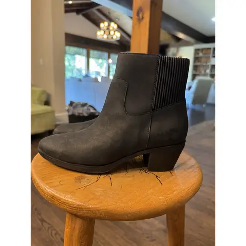 Vionic  Women's Shantelle Boots‎ Size 6 Black Waterproof Bootie Suede - Image 2