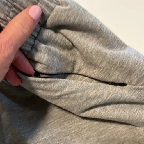 Blooming Jelly New Athletic Shorts Size Medium NWT