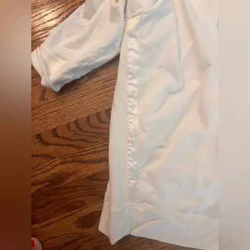 Pj Harlow Taylor French Terry Crew Neck Sweatshirt
Color: Pearl
Size: L