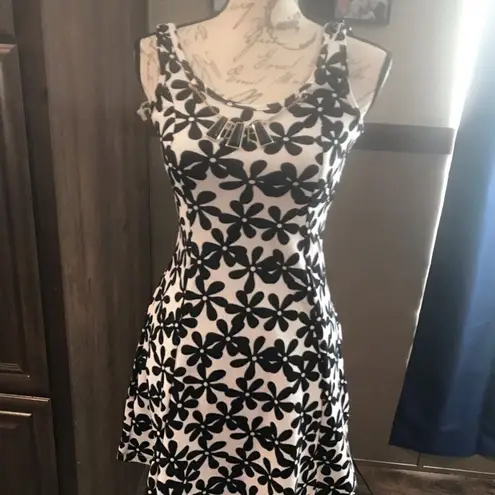5th & Love 5 & Love Black and White Floral Dress Small