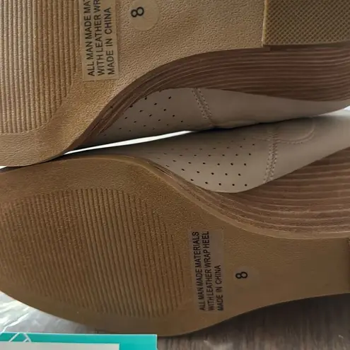 DV by Dolce Vita Gerdy Bootie in Beige Faux Leather Wedge Ankle Boots Size 8