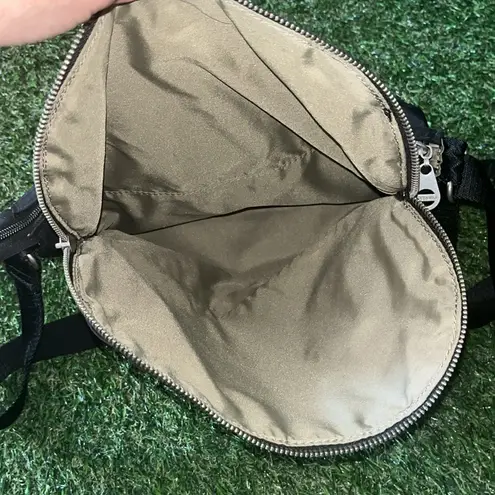 Baggallini Black Pocket Flap Crossbody Messenger Bag Turn Lock Purse