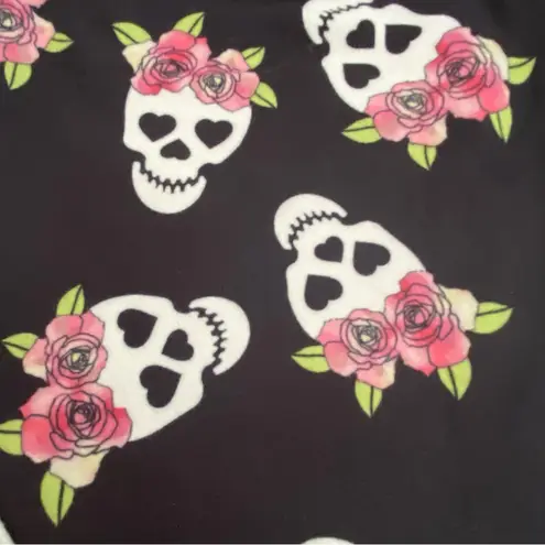 Charlie's Project Black Leggings with Skull and Floral Design Size undefined