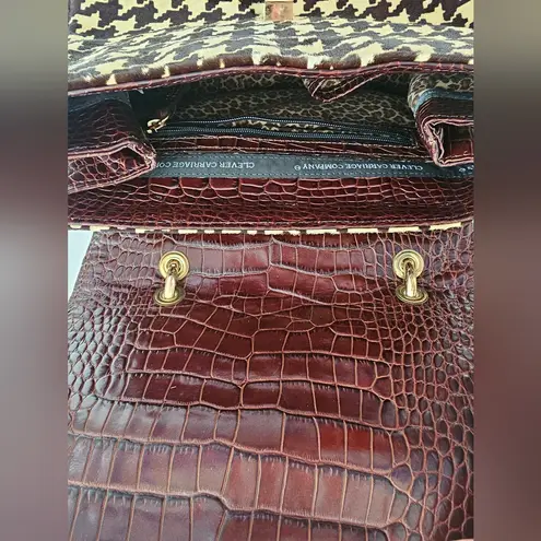 Clever Carriage Hand