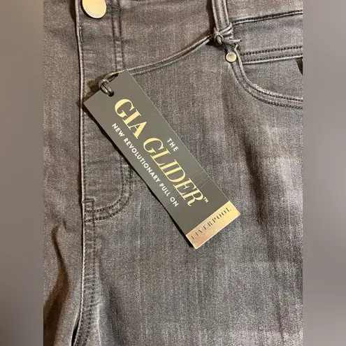 Liverpool Black Gia Glider Pull On High Waist Plus Shorts frayed summer casual