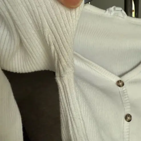 Live in the Moment Long Sleeve Crop Top