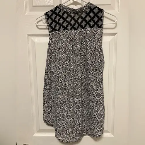 Rewind Black & White Paisley V Neck Sleeveless Blouse