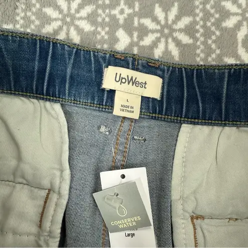 NWT Upwest Pleated Front High Waisted Denim Shorts Light Wash Size Large Blue