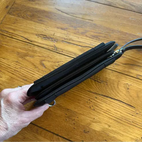 TUMI Wristlet Triple Compartment Voyageur Vienna Leather Strap Black