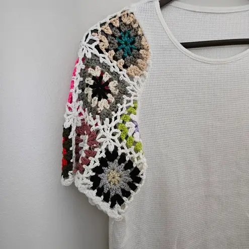 Emery Rose Top Blouse White Crochet Short Sleeves Colorful Cute Neutral Size M