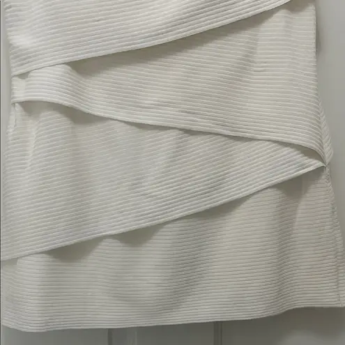 Bailey44 Bailey / 44 White Fitted Asymmetrical Layered Sleeveless Blouse - Size Medium