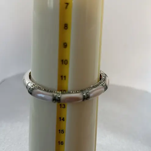 Gorgeous inlaid pink mother of pearl Maras site hinged bangle bracelet. …