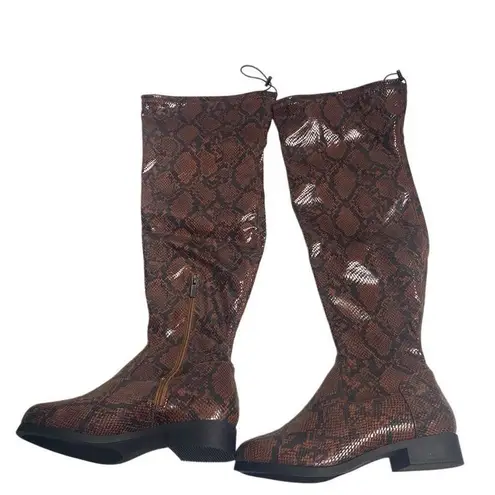 SHOEDAZZLE Women’s Knee Boots Reena Snake Design Beown Size 8 Zipper Closure NEW Brown
