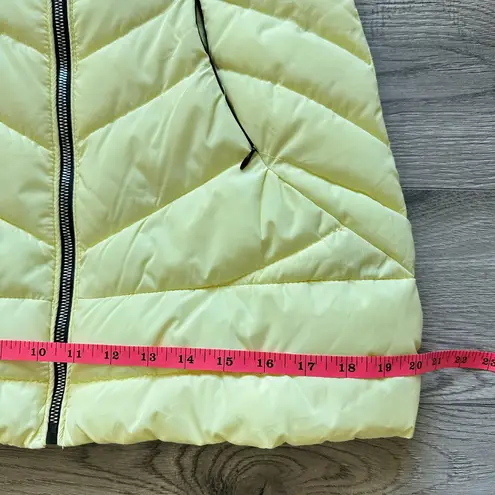 Butter Yellow Down Puffer Jacket Size 44 Quilted Form Fitting Detachable Hood Yellow