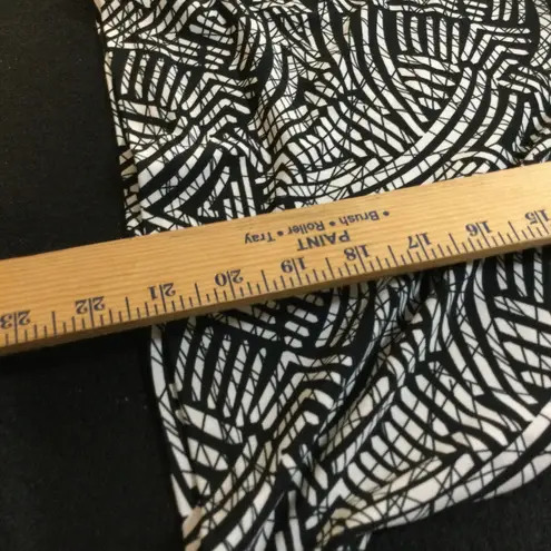 Petite Sophisticate BlackWhite Print VNeck Ruched Blouse Top 3/4 Sleeve Womens M