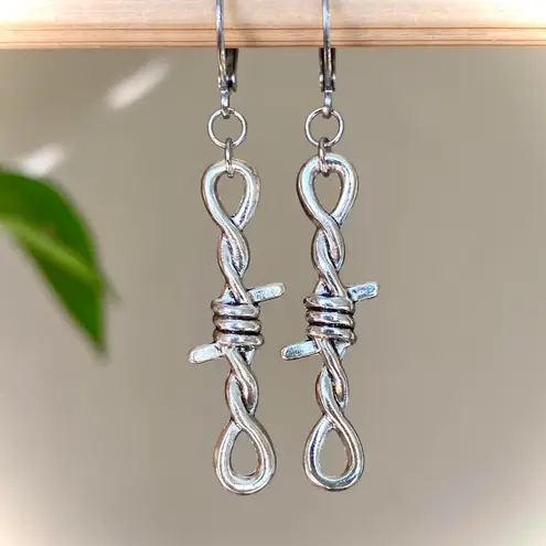 Handmade goth rock punk grunge style simple spike earrings🌙👼✨