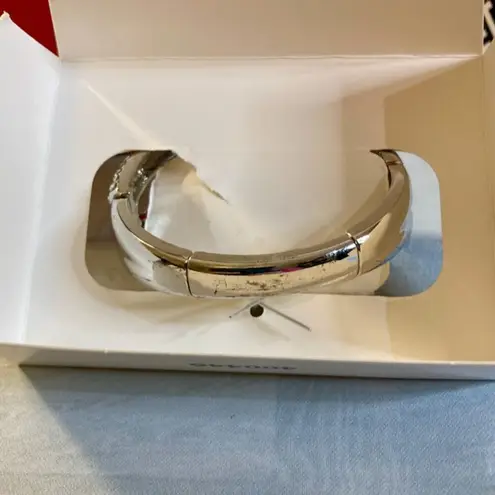 Jaclyn Smith NWT Silver Tone & Rhinestone Stretch Bracelet w/Box (2015)