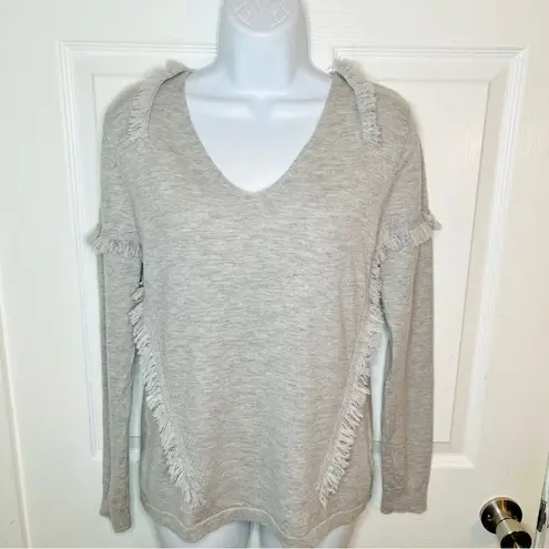 One Grey Day Long Sleeve VNeck Fringe Trim Wool Blend Sweater Lightweight Gray M Size M