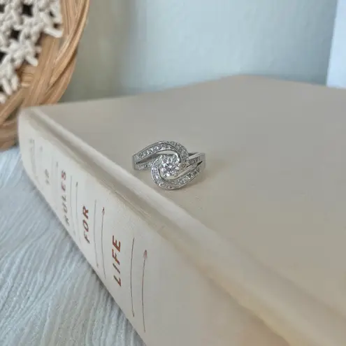 Intertwined Bypass Swirl Silver Round Ring “Aramis” Classic Elegant Glam Sparkly Jewelry