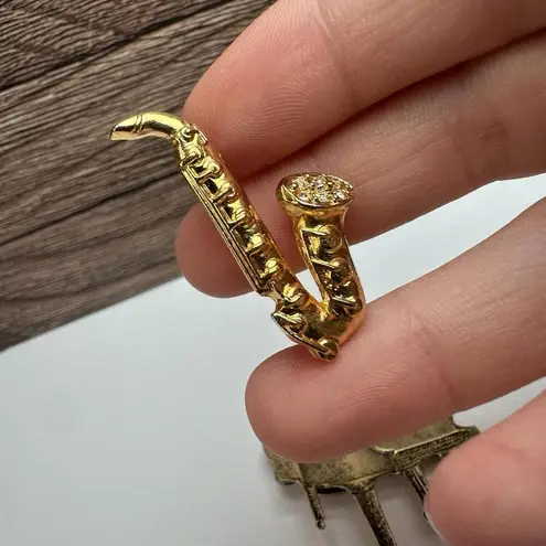 Piano & Saxophone Musical Instruments Lot Of 2 Brooch Pin Rhinestone / Gold Tone