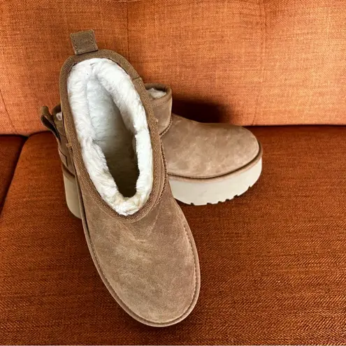 UGG  New Women's Classic Ultra Mini New Heights Boot Size 10 # 2512127