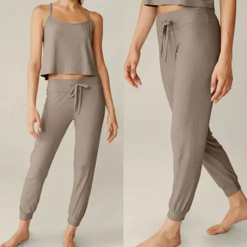 Beyond Yoga  Featherweight Lounge Around Midi Jogger High Rise Mocha Heather