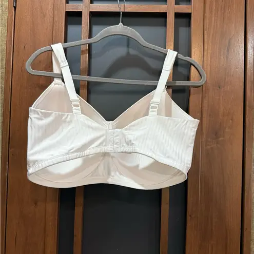 Playtex Secrets Perfectly Smooth Wireless Bra 38DDD EUC White Size undefined