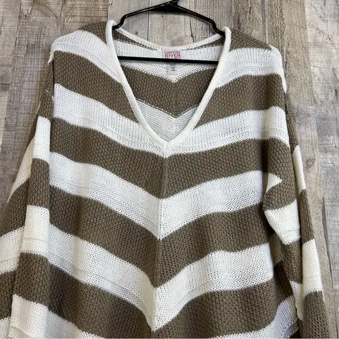 Canyon River Blues Size XL Beige & Cream Color V-Neck Sweater w/Long Sle…