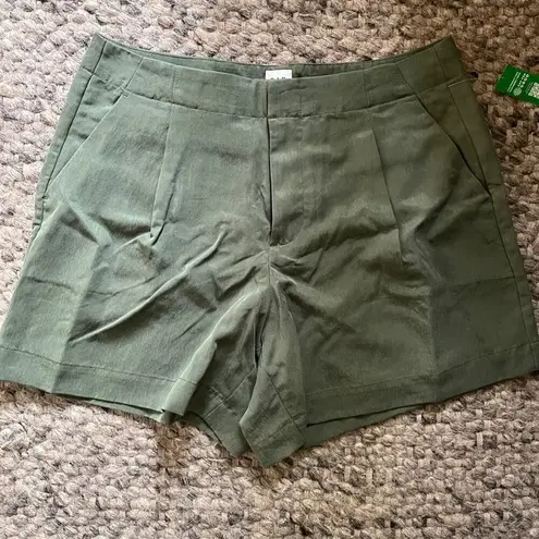 Gap NWT  soft suit short size 12