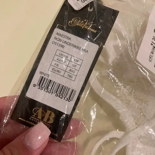 NWT Dita Von Teese Maestra White Lace Underwire Balconette Bra Size 32F