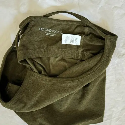 Beyond Yoga NWOT  Spacedye Slim Racerback in Deep Olive Green Size Large