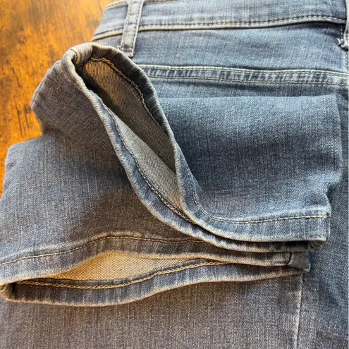 Lee  Relaxed Fit Bootcut Size 10 Medium Blue Denim Jeans 5 Pockets - Image 11