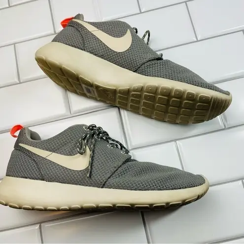 Nike  WOMENS ROSHE‎ RUN SNEAKER
511882-005 GRAY PINK SIZE 9