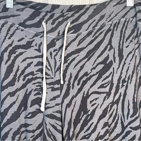 Sundry 3 Gray Black Animal Print Zebra Lightweight Sweatpants Joggers Sz L