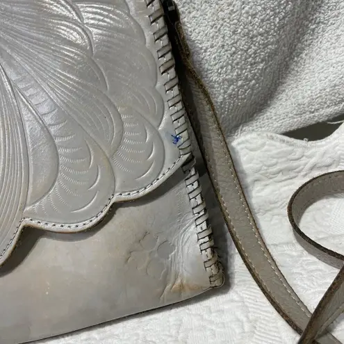 Patricia Nash Handcrafted Beige Tooled Leather Crossbody Bag Adjustable Strap - Image 4