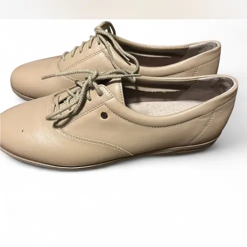 Easy Spirit  Women's Cream Oxford Flats