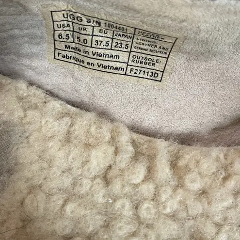 UGG Australia Purple Suede Studded Sheepskin Flats Women’s 6.5 Slip On Loafers