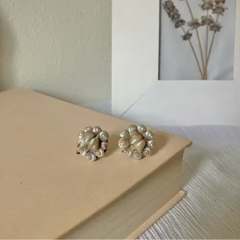 Vintage Mini Conch Screwback Earrings “Zinaida” Seashell Cluster Mermaidcore Jewelry Silver