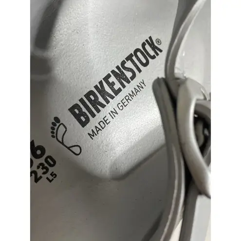 Birkenstock NWOT  Gizeh Essentials EVA Sandals Size 36 Women’s 5 Metallic Silver - Image 5