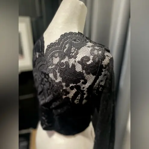 NWT TLGAVQUEEN Women’s Black Floral Lace Long Sleeve Top Mesh VNeck Top / Shirt Size M