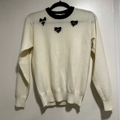 Women’s Small Cream Pullover Sweater w/ Black Bows & Jeweled Appliqué.