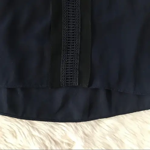 Tahari Navy Sleeveless V-Neck Blouse Tank Top Black Crochet Trim Size Small