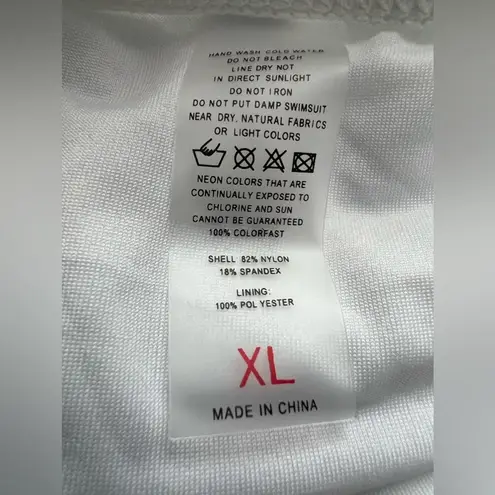 Women’s bathing suit high waist bottoms. Size: XL