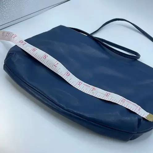 Vintage faux leather blue bow shoulder bag. Blue