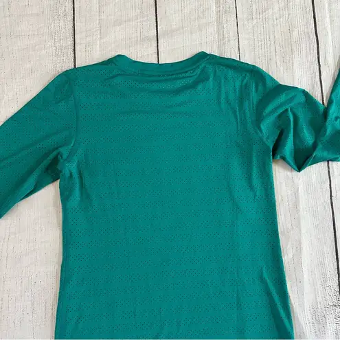 Zyia  Active size medium chill perforated teal long sleeve gym workout shirt