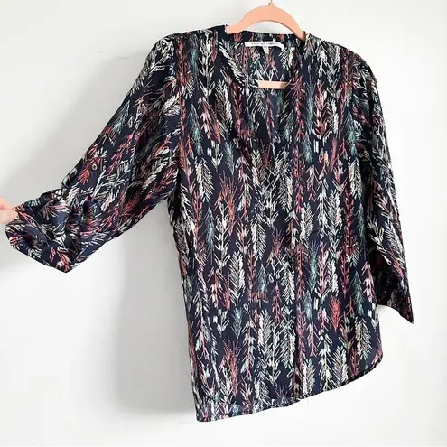 Collective Concepts Blue Feather Print Popover V Neck Blouse Top sz XS