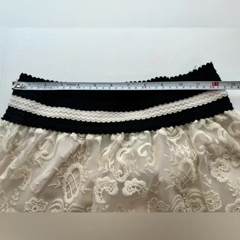Jealous Tomato  Lace Skirt Size Medium