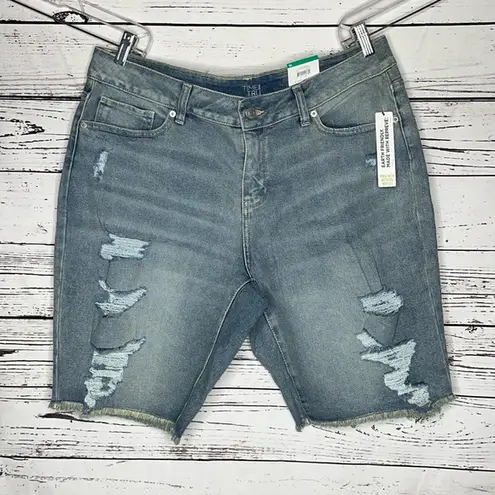 Time & Tru  NWT Size 18 Medium Blue Wash Denim Distressed Utility Bermuda Shorts